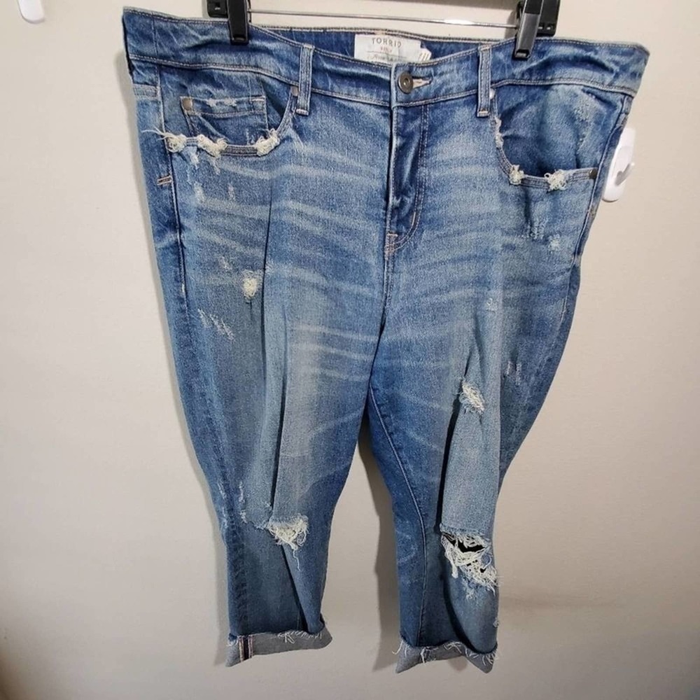 TORRID high rise straight distressed jeans plus‎